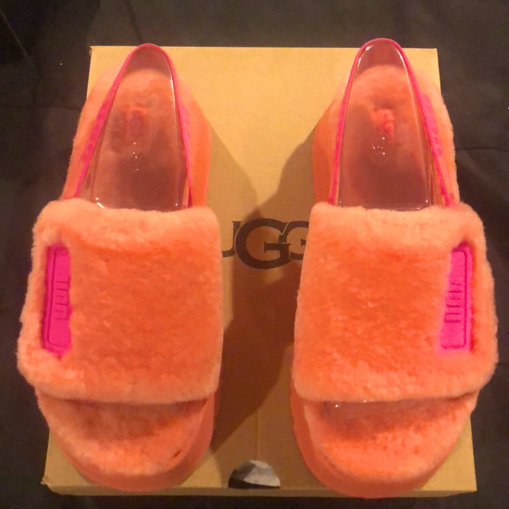*BRAND NEW, NEVER WORN* Ugg Disco Slide slippers😍